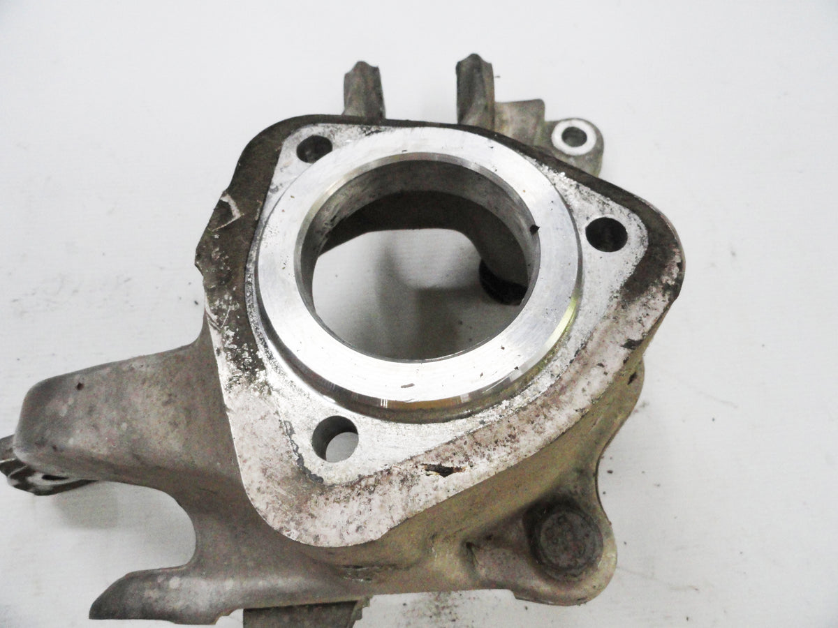88-96 Corvette Rear Spindle Knuckle Hub Housing w/o Sensor LH 06090