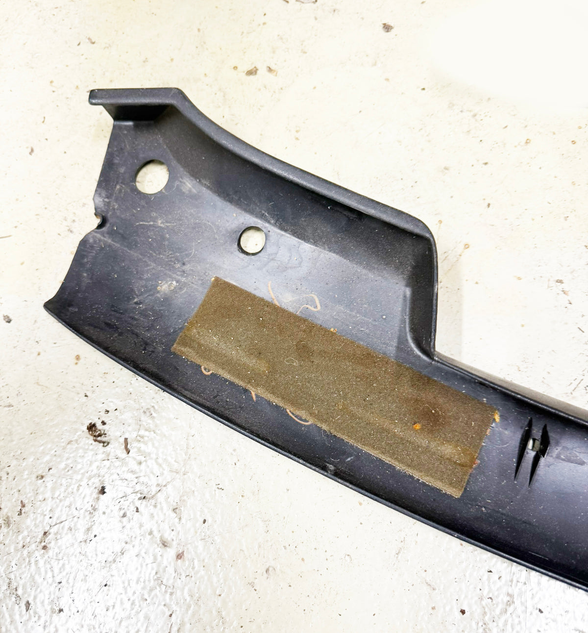 84-88 Corvette Windshield Sun Visor Bow Header Upper Trim Panel CHIPPED 06118