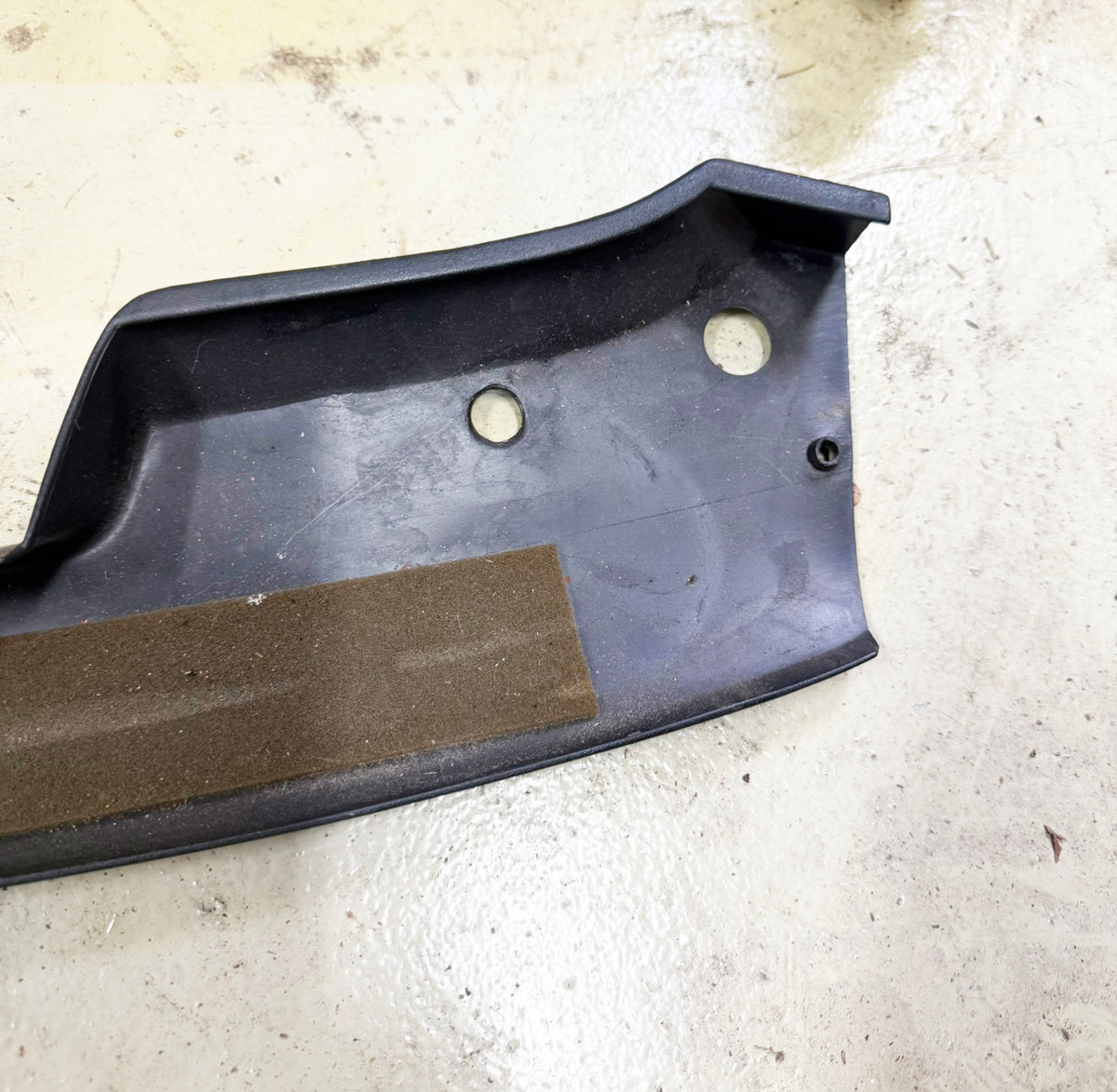 84-88 Corvette Windshield Sun Visor Bow Header Upper Trim Panel CHIPPED 06118