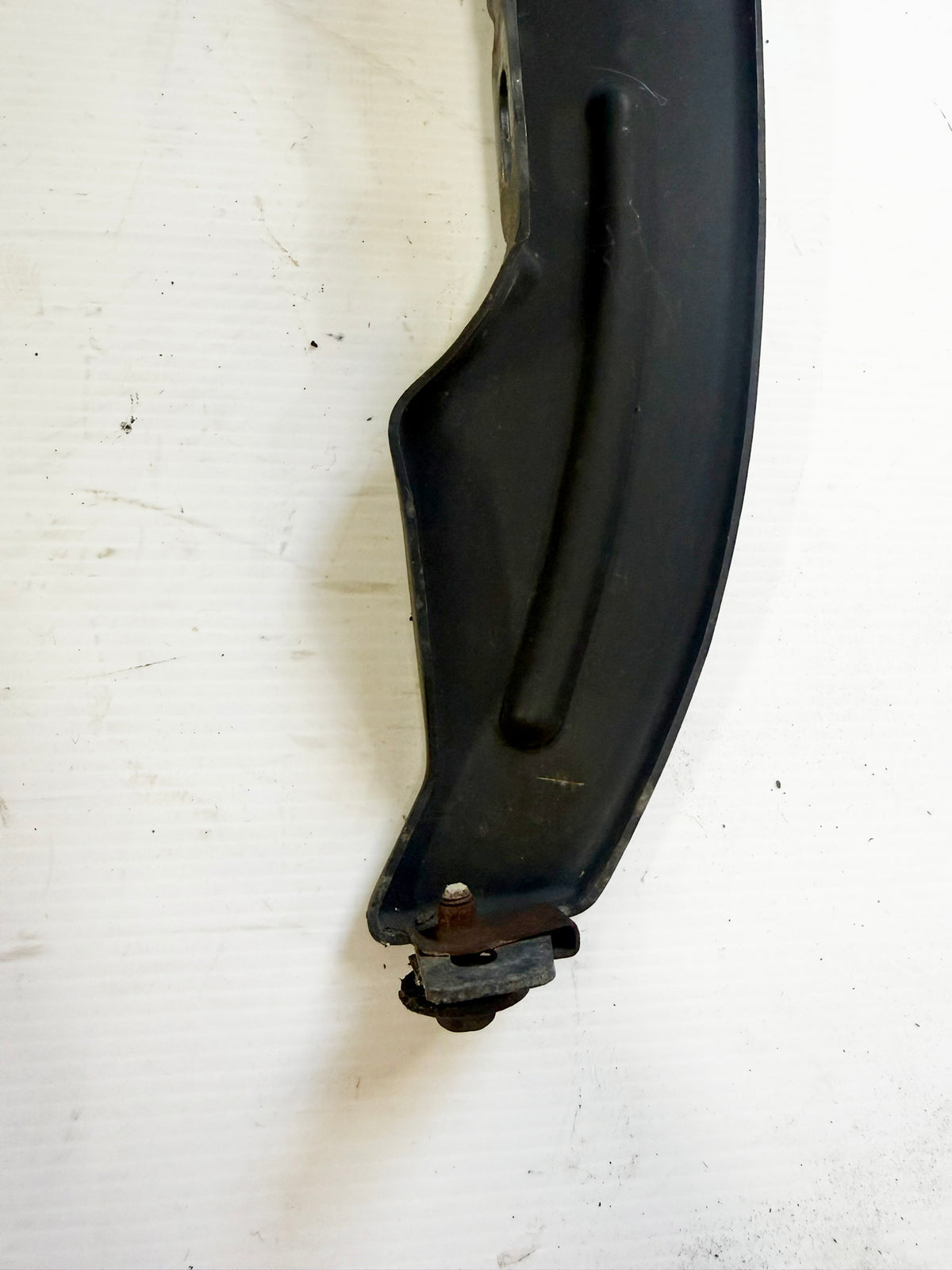 84-96 Corvette Fender to Door Frame Pillar Support Mount Bracket RH 06164