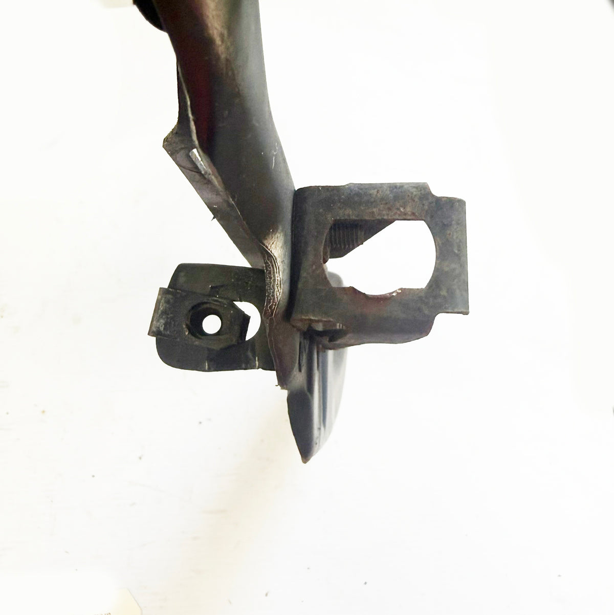 84-96 Corvette Fender to Door Frame Pillar Support Mount Bracket RH 06164