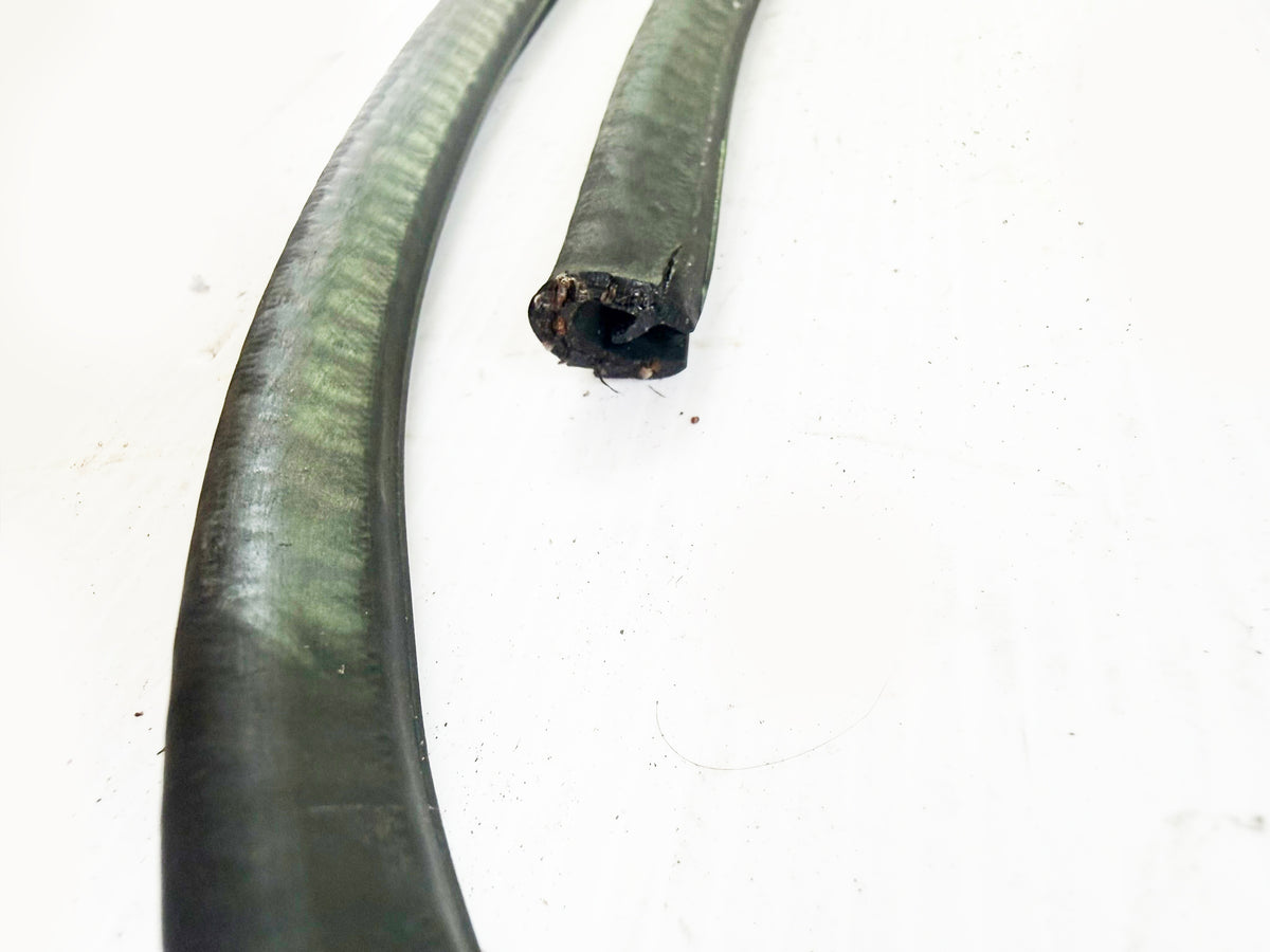 84-96 Corvette Coupe Rear Halo Panel to Hatch Windlace Rubber Sash Trim 06174