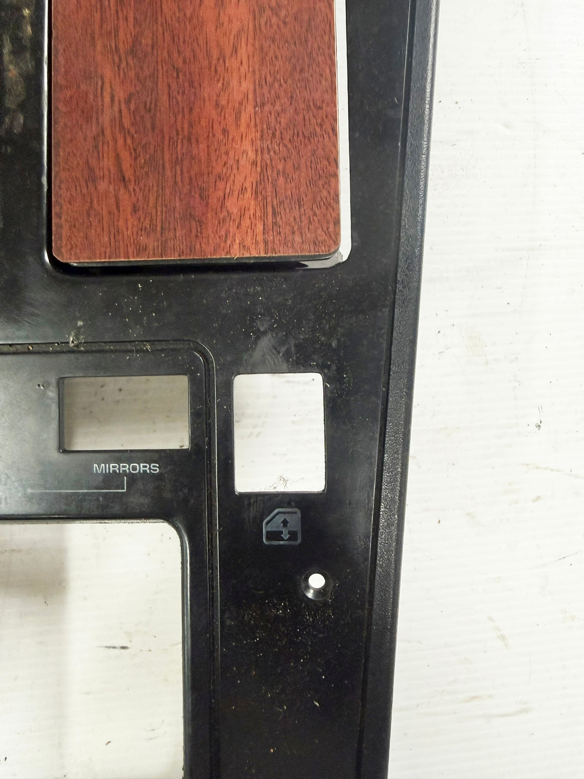 84-89 Corvette Automatic Shift Plate PW PM w/ PARTIAL WOOD OVERLAY 06179